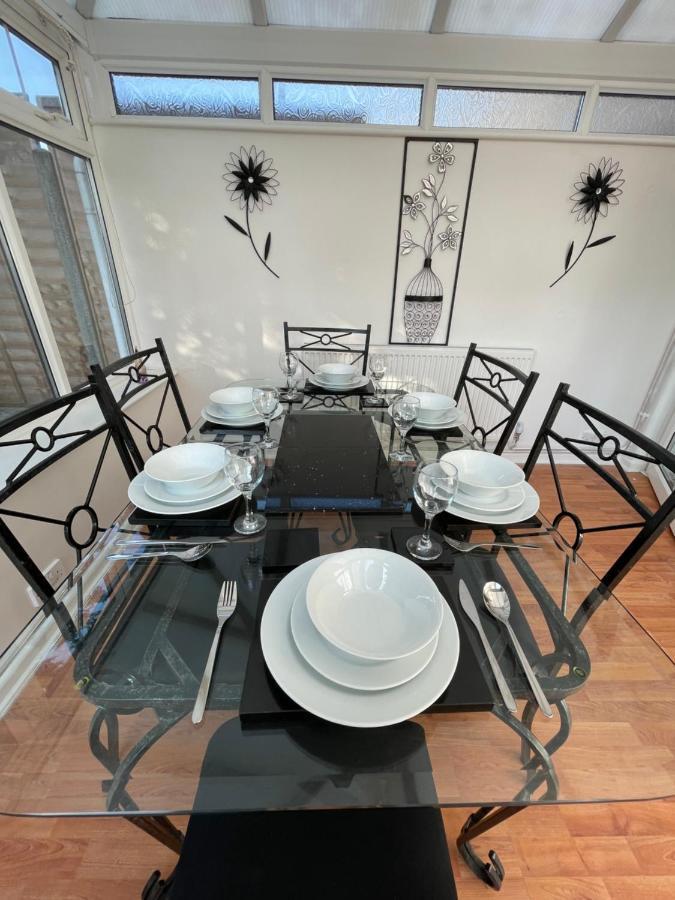 Alder House - A Modern Vibrant 4 Bedroom House Marston Green Luaran gambar
